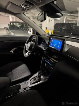 Toyota yaris cross - 2