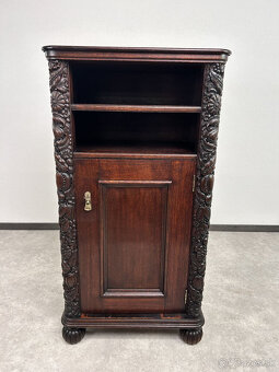 rezbovaná skrinka - 2