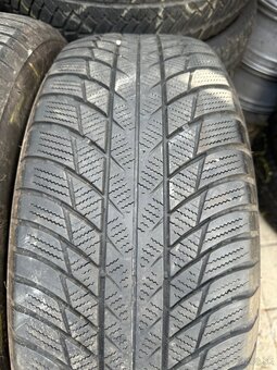 225/60 R18 zimne Brigestone - 2