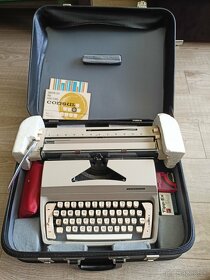 Písací stroj v kufríku Consul 222.2 - 2