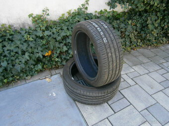 Predám 2x letné pneu Momo 215/45 R17 91YXL - 2