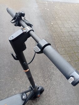 Kolobezka Ninebot KickScooter F2 E - 2