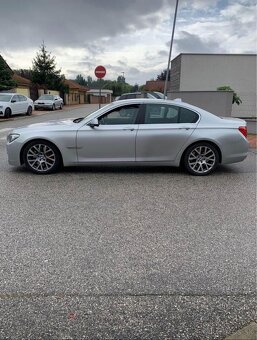 BMW 750i - 2