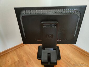 HP Compaq LA2405wg (24") - 2