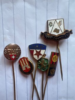 Odznaky cena spolu 5€ - 2