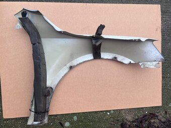 Škoda Octavia 3 ľavý predný blatník LA7W - 2