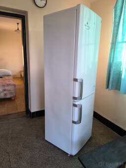 Chladnička s mrazničkou Beko. - 2