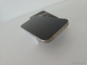 Apple iPhone 16 Pro - 2