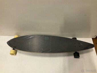 UPLNE NOVY SKATEBOARD - 2