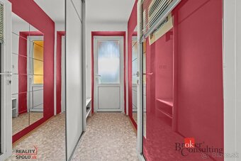 Rodinný dom s veľkým pozemkom, dvomi terasami a krbom – Čenk - 2