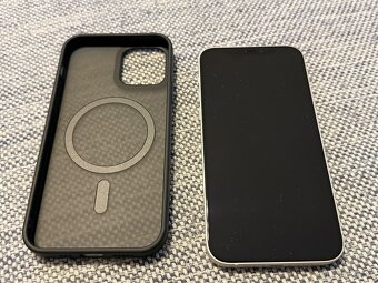 Apple iPhone 12 64gb - ako novy - 2