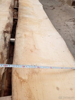 Predám suché smrekové fošne dĺžka 4m šírka 50-60 cm . fošne - 2