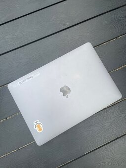 MacBook Pro 13” (2017, Silver) - 2