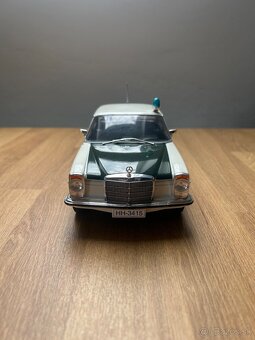 Mercedes-benz 220 W115 Polizei 1:18 MCG - 2