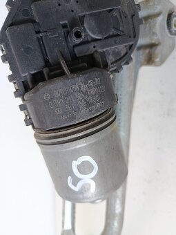 motorcek stieracov predny passat 0390241505 50€ - 2