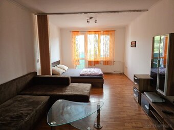 Prerobený 2 izbový byt v dolnej časti mesta KNM - 2