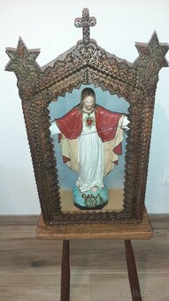 Starožitná skrinka, kaplnka so soškou. - 2