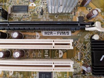 ASUS M2R-FVM/S , socket AM2 , DDR2 - 2