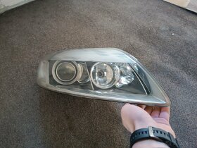 Audi Q7 Predný pravý xenón svetlomet - 2