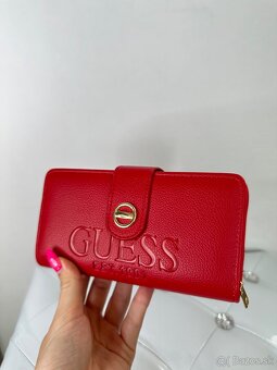 guess penazenka cervena - 2