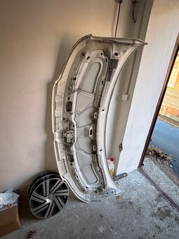 Predám prednú kapotu volkswagen T5 - 2