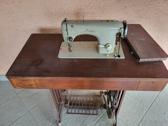 Šijací stroj - 2