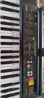 Yamaha PSR-F52 Keyboard - 2