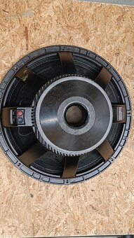 Spálený RCF LF18G401 - 2