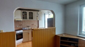 Priestranný trojizbový byt na ul. Školská, Čadca - prenájom - 2