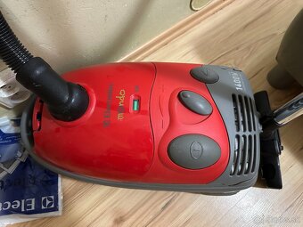 ELECTROLUX vysávač 1400W ako NOVÝ - 2