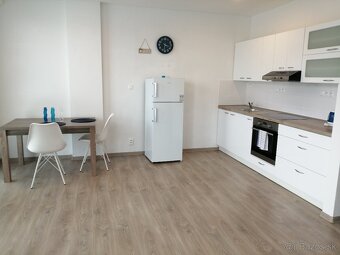 Prenajmem kompletne zariadený 1.izb. byt v CENTRE PB - 2