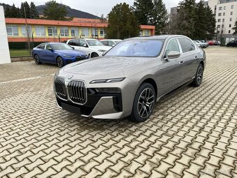 BMW i7 XDrive60 400 kW A/T - 2