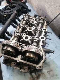 Hlava motora pegot 301 1.2 - 2