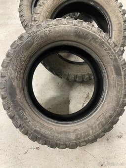 235/60R16 - 2
