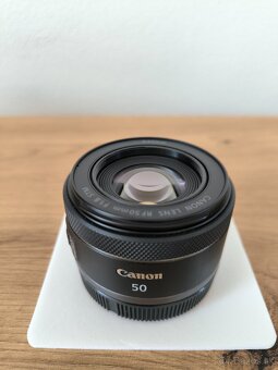 Canon RF 50mm F1.8 STM s príslušenstvom - 2