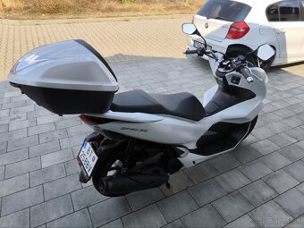 Predam Honda PCX 125 rv 2020 naj len 1500 km - 2