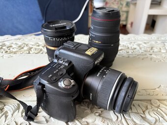 Sony A580 DSLR + 3 objektívy + batoh a ďalšie príslušenstvo - 2