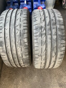 255/40 r18 - 2