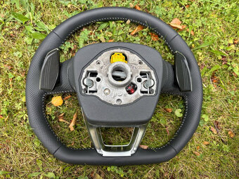 AUDI ŠPORTOVÝ VYHRIEVANÝ ZKOSENÝ PERFOROVANÝ VOLANT - 2