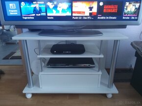 TV a video stolík na kolieskach - 2
