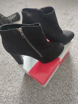 čierne čižmičky na vysoko, opätku a  platforme - 2