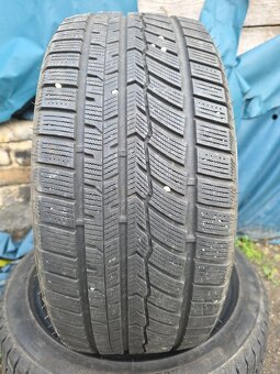 Ponúkam 2 zimné pneumatiky Austone Skadi 235/45 R18 - 2