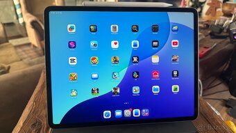 iPad air 13 M2 128gb + Magic Keyboard + pero - 2