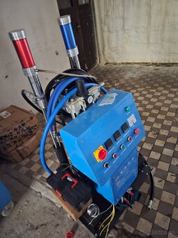 Stroj na striekanú izoláciu:YP-IIIH - 2