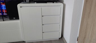 Komoda v bielom lesku - 2