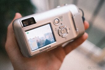 Olympus Camedia C-460 Zoom - 2
