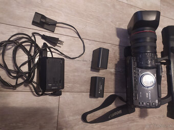 Profesionálna kamera za 399, €.-Canon XH A1+statív Manfrotto - 2