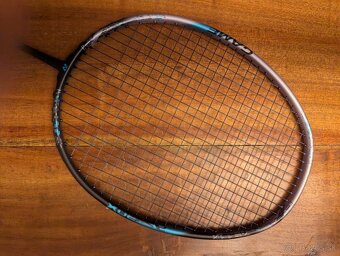 Predám bedmintonovú raketu Yonex - 2