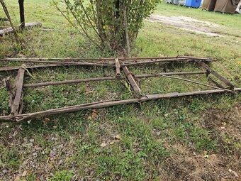 Vyrovnávač pôdy+tahac na na 4ks brany - 2