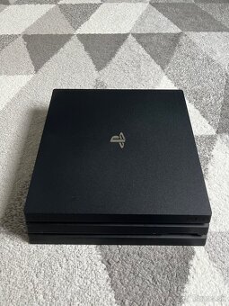 Predám PS4 Pro + Monitor, hry, reproduktor… - 2